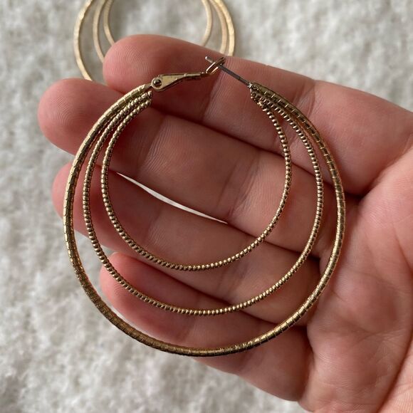 Unique Gold Hoop Earrings - Multi-size 3 hoops in one - Picture 3 of 6